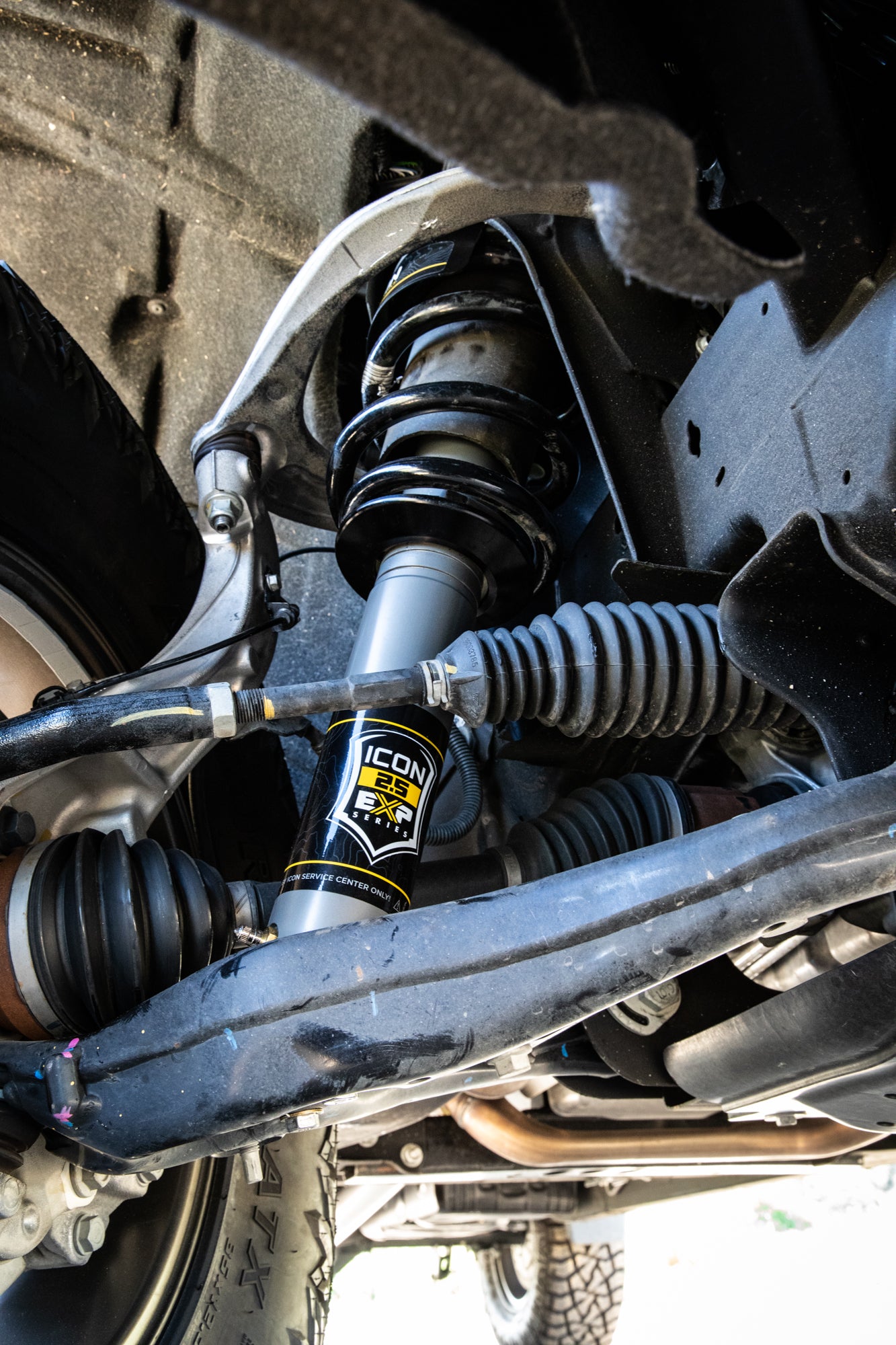 ICON Vehicle Dynamics 71607 - 19-23 GM 1500 FRONT 2.5 EXP COILOVER